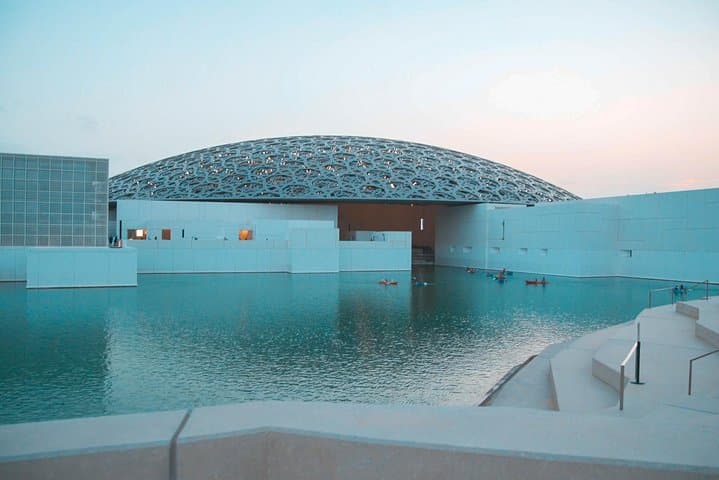 Guided Kayak Tour at Louvre Abu Dhabi - Image 1